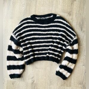 Storia Black and Cream Striped Sweater Small
